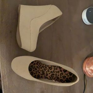 Size 5 wedges, never worn